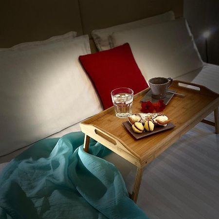 Casa Carolina: King Size Bed Across From Golden Beach เดเซนซาโนเดลการ์ดา ภายนอก รูปภาพ