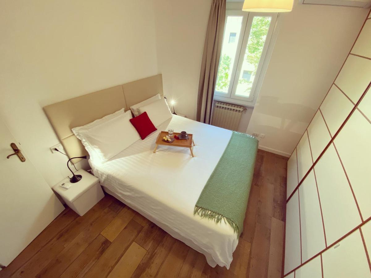 Casa Carolina: King Size Bed Across From Golden Beach เดเซนซาโนเดลการ์ดา ภายนอก รูปภาพ