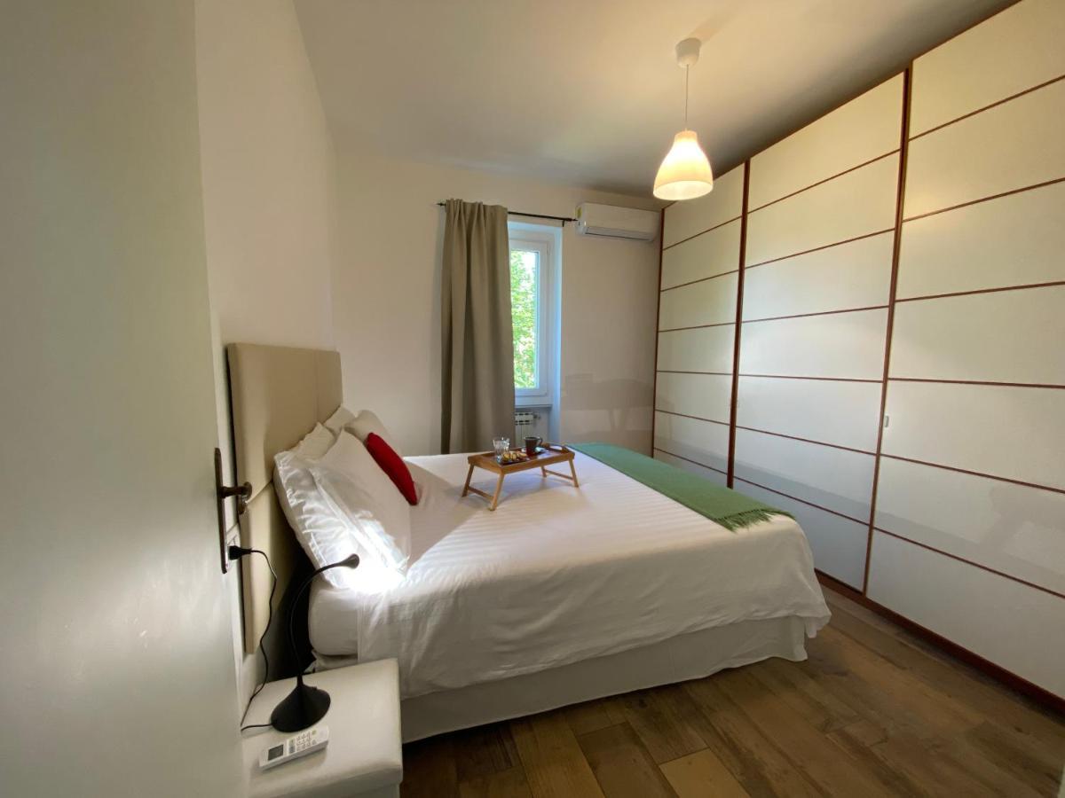 Casa Carolina: King Size Bed Across From Golden Beach เดเซนซาโนเดลการ์ดา ภายนอก รูปภาพ